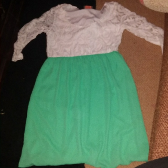 Nice dress - Picture 1 of 2